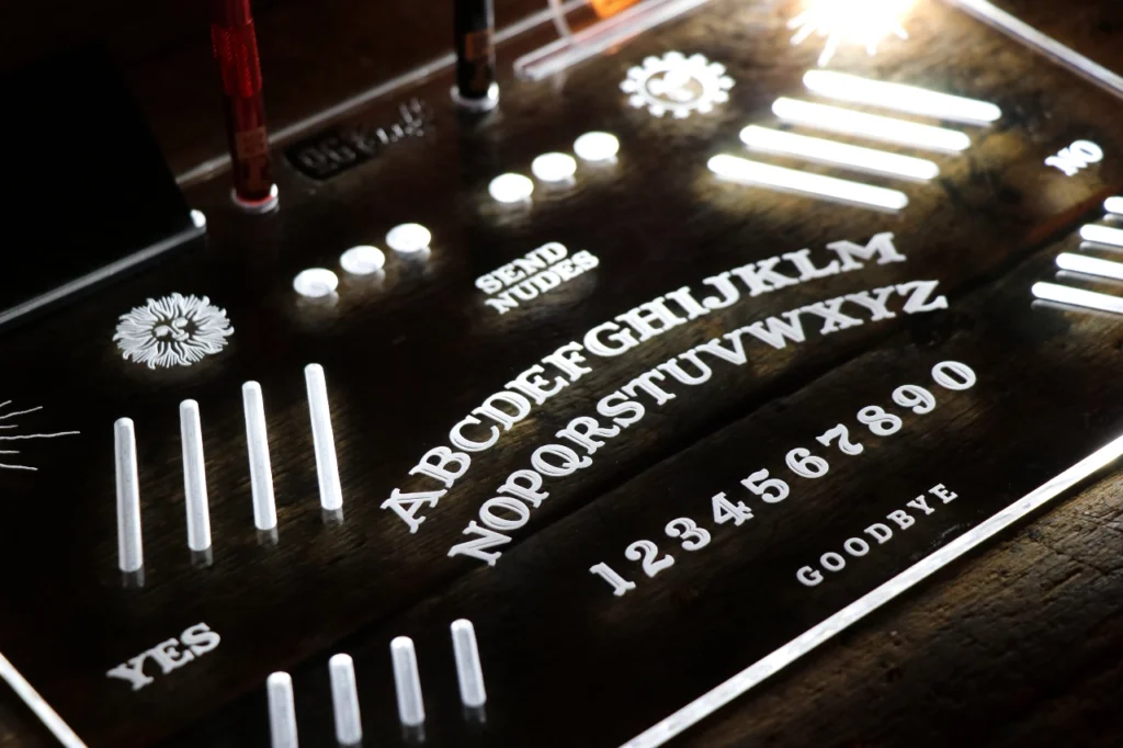 Ouija snuff board